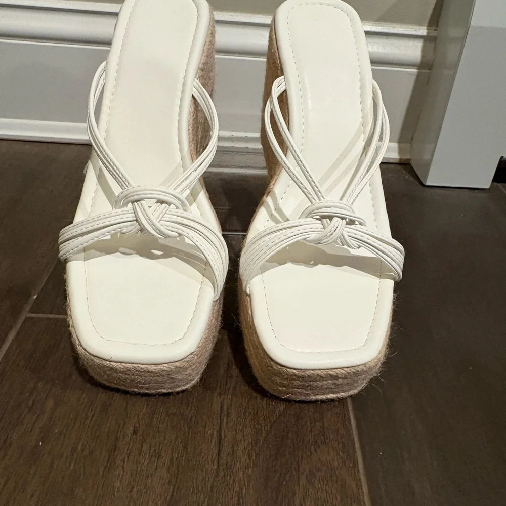 8.5‎ Chic White Platform Sandals